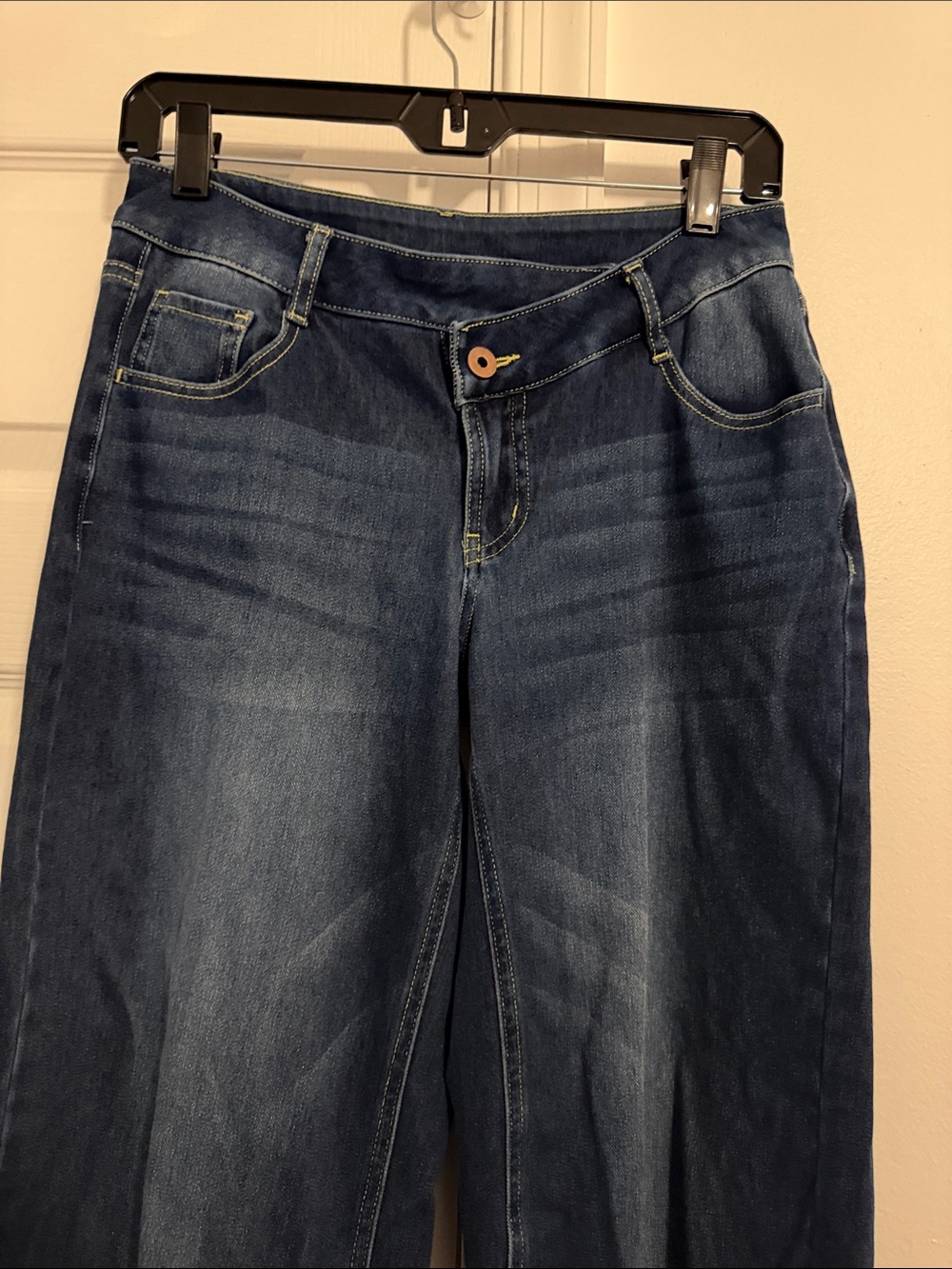 HALARA Women’s Low Rise Wide Leg Jeans in Dark Blue Wash - Picture 3 of 5